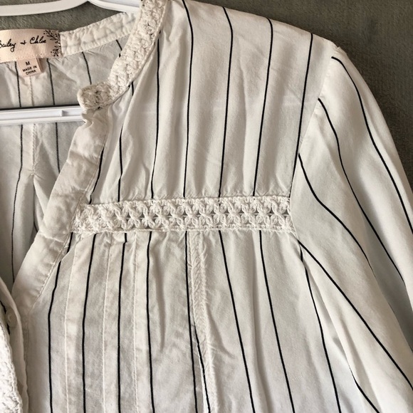 Bailey & Chloe Women Blouse Size M Stripes V Neck Roll tab Sleeve Flowy Summer - Picture 5 of 15